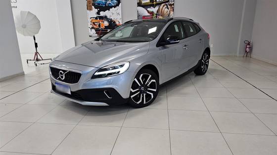VOLVO V40 2.0 T4 CROSS COUNTRY GASOLINA 4P AUTOMÁTICO VOLVO V40 2.0 T4 CROSS COUNTRY GASOLINA 4P AUTOMÁTICO